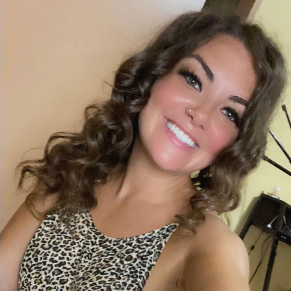 Meet your Posher, Arielle